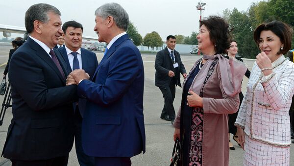 Президент Алмазбек Атамбаев и президент Узбекистана Шавкат Мирзиёев - Sputnik Узбекистан