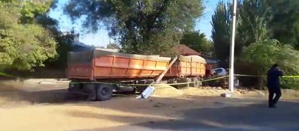 Видео с места аварии, где погиб Темир Джумакадыров Видео с места аварии, где погиб Темир Джумакадыров - Sputnik Узбекистан