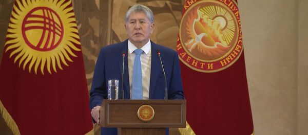 Атамбаев рассказал о Джумакадырове — видео с эмоциями президента Атамбаев рассказал о Джумакадырове — видео с эмоциями президента - Sputnik Ўзбекистон