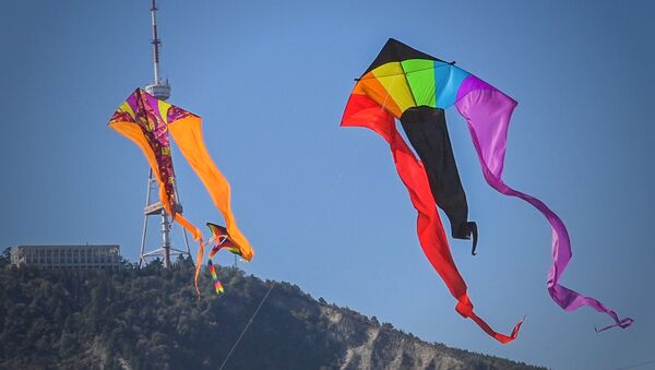 Красочное шоу воздушных змеев на празднике Тбилисоба - Sputnik Узбекистан