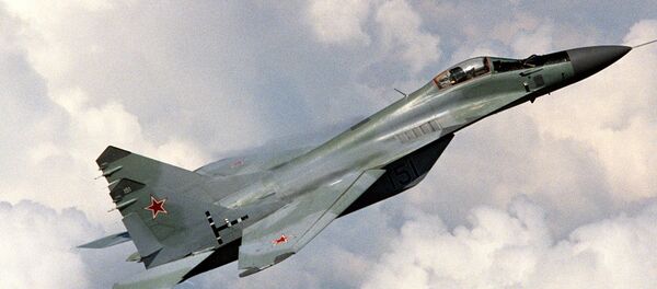 Сверхзвуковой истребитель МиГ-29 в воздухе - Sputnik Узбекистан