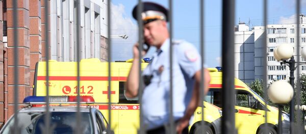 Сотрудник полиции у здания Московского областного суда Сотрудник полиции у здания Московского областного суда - Sputnik Ўзбекистон