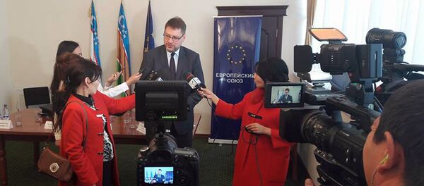 Пресс-конференция в Нукусе, посвященная Фестивалю Европейского кино Пресс-конференция в Нукусе, посвященная Фестивалю Европейского кино - Sputnik Узбекистан