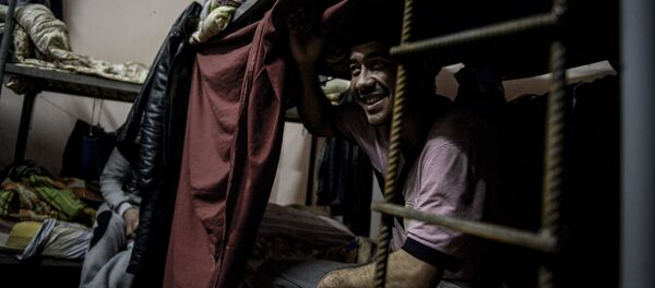 Иностранный рабочий в общежитии - Sputnik Узбекистан