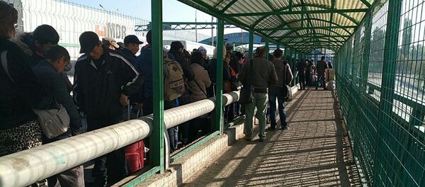 Очереди на Казахско-Киргизской границе Очереди на Казахско-Киргизской границе - Sputnik Ўзбекистон