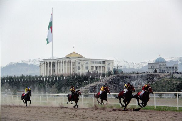 В Национальной галерее Узбекистана открылась выставка Современный Таджикистан - Sputnik Узбекистан