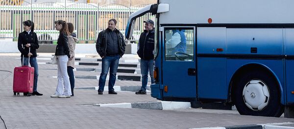 Пассажиры на автовокзале Пассажиры на автовокзале - Sputnik Ўзбекистон