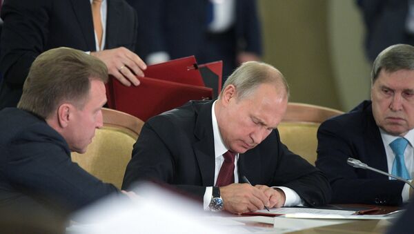 Президент РФ В. Путин принимает участие в саммите ЕврАзЭС - Sputnik Ўзбекистон