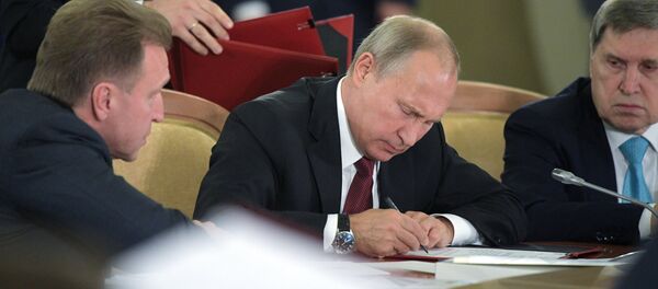 Президент РФ В. Путин принимает участие в саммите ЕврАзЭС - Sputnik Узбекистан