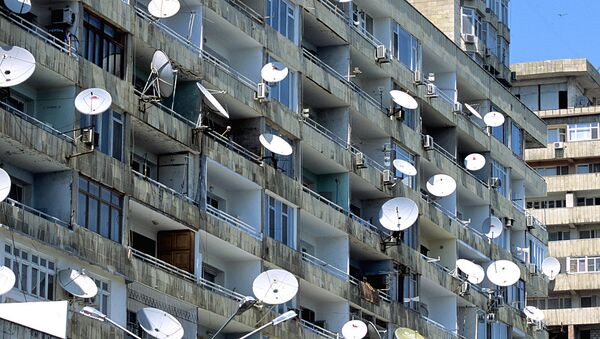 Спутниковые антенны на балконах дома - Sputnik Узбекистан