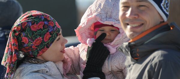 Счастливая семья, архивное фото Счастливая семья, архивное фото - Sputnik Ўзбекистон