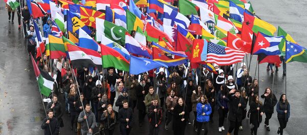 Карнавальное шествие в рамках XIX Всемирного фестиваля молодежи и студенчества - Sputnik Узбекистан