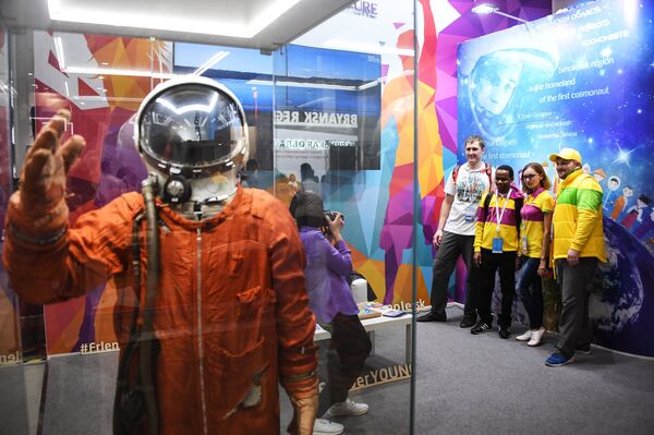 В преддверии открытия XIX Всемирного фестиваля молодежи и студентов - Sputnik Узбекистан