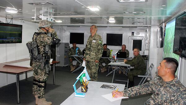 Узбекские военнослужащие во время учений на полигоне Фориш - Sputnik Узбекистан