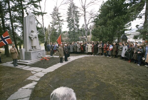 Памятник советским воинам, погибшим в Великой Отечественной войне на территории Норвегии на кладбище Вестре Гровлюнд в Осло. Установлен 7 ноября 1947 года. Памятник советским воинам, погибшим в Великой Отечественной войне на территории Норвегии на кладбище Вестре Гровлюнд в Осло. Установлен 7 ноября 1947 года. - Sputnik Узбекистан