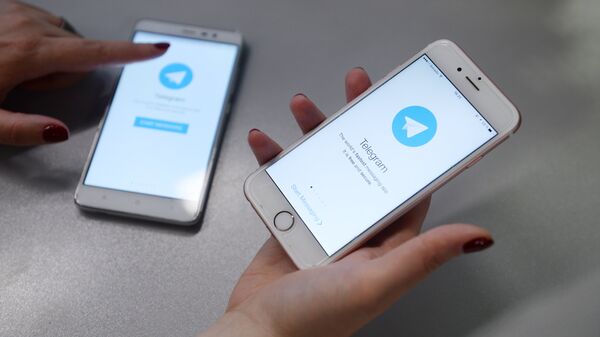Мессенджер Telegram на экране телефона - Sputnik Узбекистан