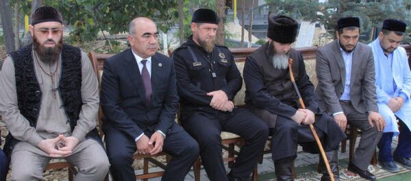 Глава Чечни Рамзан Кадыров пообщался с мусульманами в Ташкенте Глава Чечни Рамзан Кадыров пообщался с мусульманами в Ташкенте - Sputnik Узбекистан
