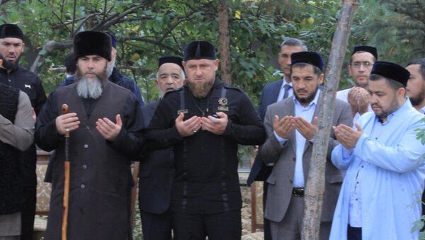 Глава Чечни Рамзан Кадыров помолился с мусульманами в Ташкенте - Sputnik Ўзбекистон