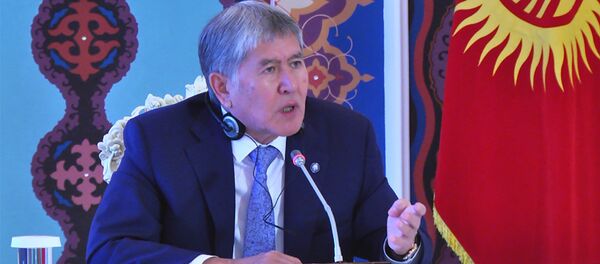 Мы что, люди второго сорта? — видео критики Атамбаева в адрес миссии ОБСЕ Мы что, люди второго сорта? — видео критики Атамбаева в адрес миссии ОБСЕ - Sputnik Ўзбекистон