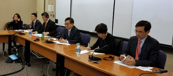 Встреча с заместителем премьер-министра Республики Корея Ким Донг-Йоном и федеральным канцлером Швейцарии по экономике Йоханом Шнайдер-Амманом - Sputnik Ўзбекистон