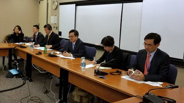 Встреча с заместителем премьер-министра Республики Корея Ким Донг-Йоном и федеральным канцлером Швейцарии по экономике Йоханом Шнайдер-Амманом - Sputnik Ўзбекистон