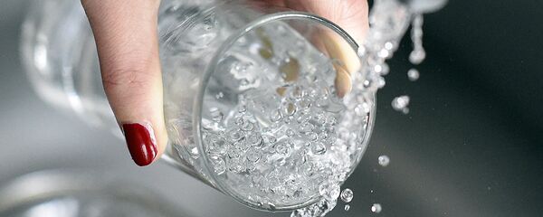 Стакан с водой Стакан с водой - Sputnik Ўзбекистон