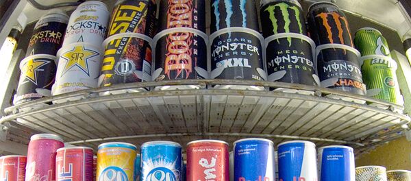 Банки с энергетическими напитками Банки с энергетическими напитками - Sputnik Ўзбекистон