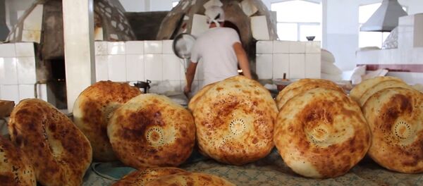 Тандирдан чиққан қуёш: оби нон қандай тайёрланади Тандирдан чиққан қуёш: оби нон қандай тайёрланади - Sputnik Ўзбекистон