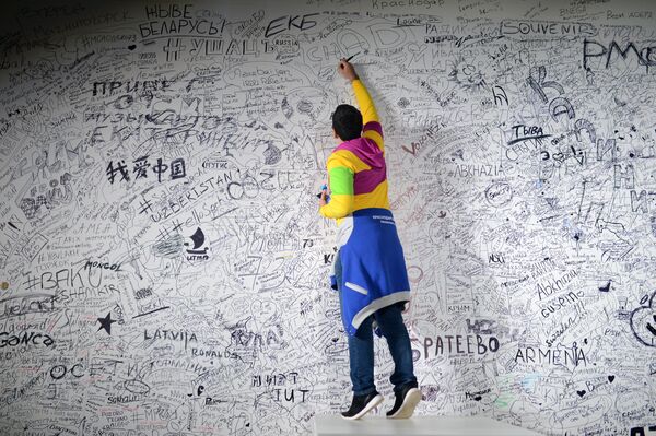 XIX Всемирный фестиваль молодежи и студентов. День третий - Sputnik Узбекистан