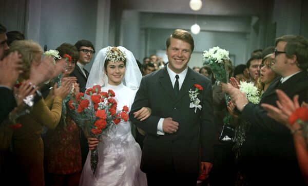 Кадр из фильма Молодые - Sputnik Узбекистан