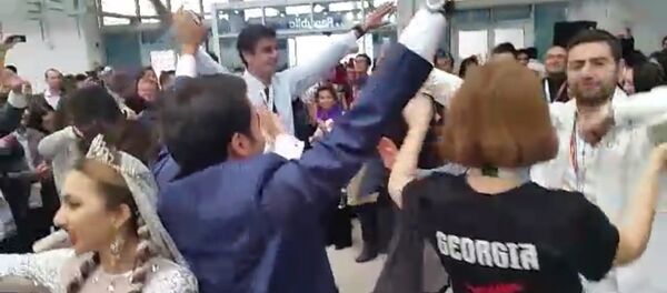 Фестиваль в Сочи: зажигательные танцы и щедрые узбеки Фестиваль в Сочи: зажигательные танцы и щедрые узбеки - Sputnik Узбекистан