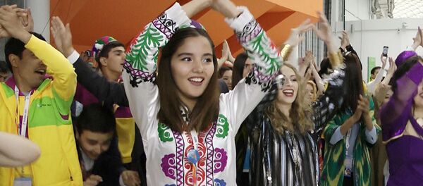 Таджикские студенты - Sputnik Узбекистан