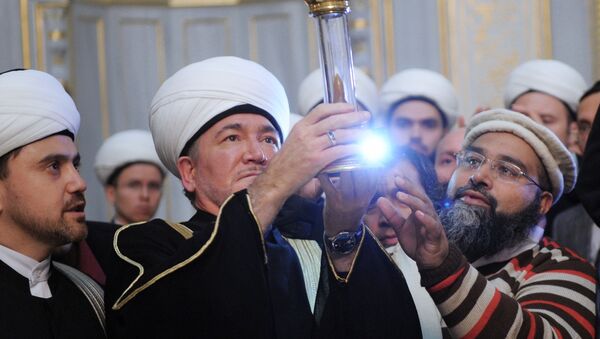 Прибытие величайшей реликвии Ислама - волоса пророка Мухаммеда в Московскую Соборную мечеть - Sputnik Узбекистан