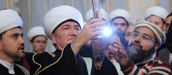 Прибытие величайшей реликвии Ислама - волоса пророка Мухаммеда в Московскую Соборную мечеть - Sputnik Узбекистан