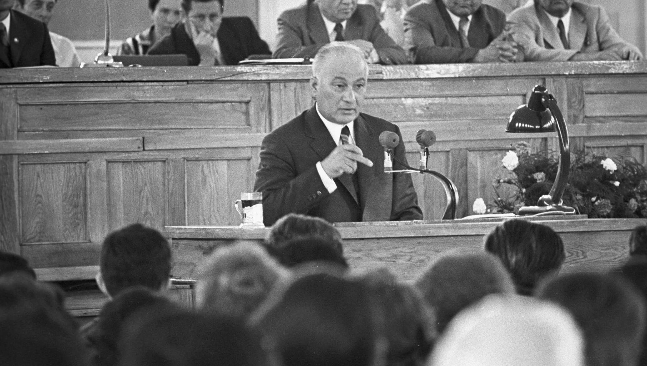 Juda shahvoniy sargish qopol va shafqatsizlarcha sikiladi