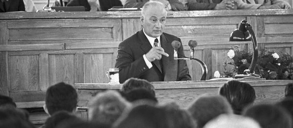 Первый секретарь ЦК КПСС Узбекской ССР Шараф Рашидов Первый секретарь ЦК КПСС Узбекской ССР Шараф Рашидов - Sputnik Ўзбекистон