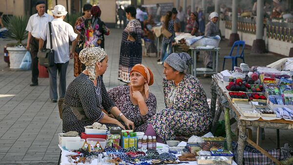 Женщины беседуют на рынке - Sputnik Ўзбекистон