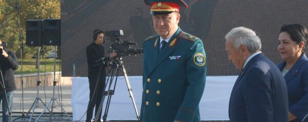 Инспекторам профилактики вручены ключи от квартир и машин Инспекторам профилактики вручены ключи от квартир и машин - Sputnik Ўзбекистон