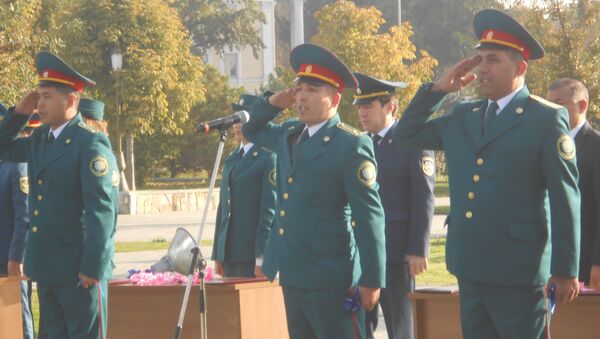 Инспекторам профилактики вручены ключи от квартир и машин - Sputnik Узбекистан