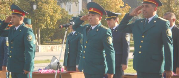 Инспекторам профилактики вручены ключи от квартир и машин - Sputnik Узбекистан