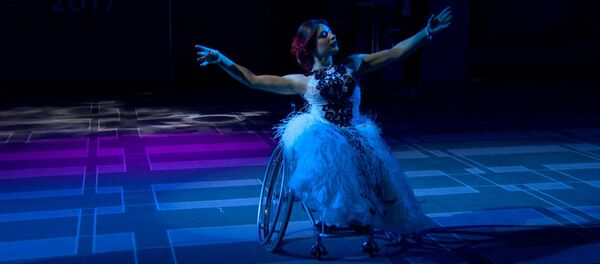 СПУТНИК_Конкурс красоты среди женщин на инвалидных колясках в Москве - Sputnik Узбекистан