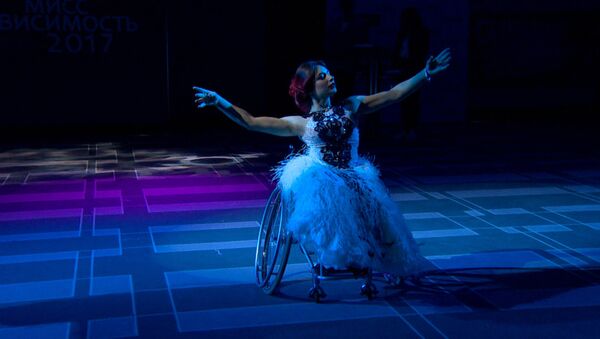 СПУТНИК_Конкурс красоты среди женщин на инвалидных колясках в Москве - Sputnik Узбекистан