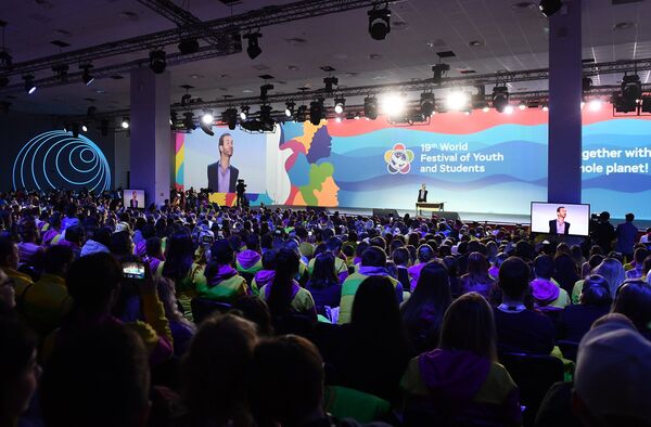 Мотивационный тренер, меценат и автор книг Ник Вуйчич участвует в дискуссионной программе XIX Всемирного фестиваля молодежи и студентов в Сочи - Sputnik Узбекистан