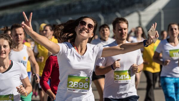 Участники фестивального инклюзивного забега на 2017 метров, проходящего в рамках Всемирного фестиваля молодежи и студентов в Сочи - Sputnik Ўзбекистон