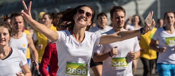 Участники фестивального инклюзивного забега на 2017 метров, проходящего в рамках Всемирного фестиваля молодежи и студентов в Сочи Участники фестивального инклюзивного забега на 2017 метров, проходящего в рамках Всемирного фестиваля молодежи и студентов в Сочи - Sputnik Ўзбекистон