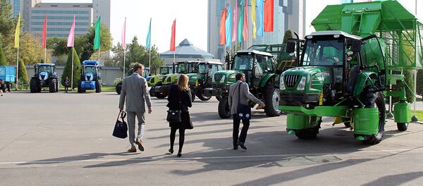 Спецтехника на Международной хлопковой выставке в Ташкенте Спецтехника на Международной хлопковой выставке в Ташкенте - Sputnik Узбекистан