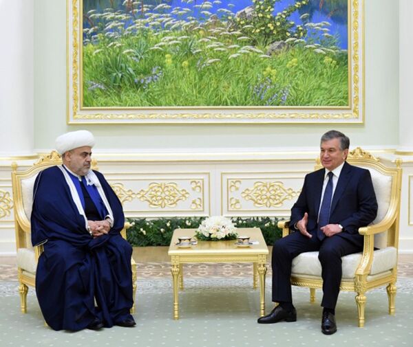 Президент Республики Узбекистан встретился с участниками международной конференции Исламская солидарность: на примере Узбекистана и Азербайджана - Sputnik Узбекистан