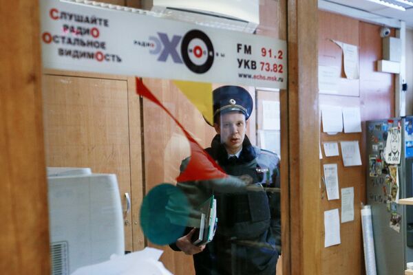 Мужчина напал с ножом на ведущую в редакции Эхо Москвы - Sputnik Узбекистан
