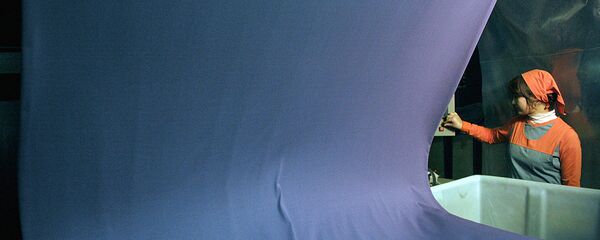 На раскройном участке текстильного предприятия в Узбекистане На раскройном участке текстильного предприятия в Узбекистане - Sputnik Ўзбекистон