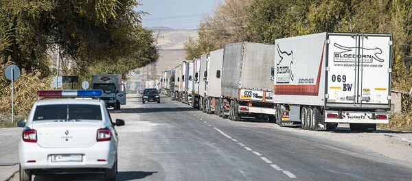 Пробка из фур на границе Пробка из фур на границе - Sputnik Ўзбекистон